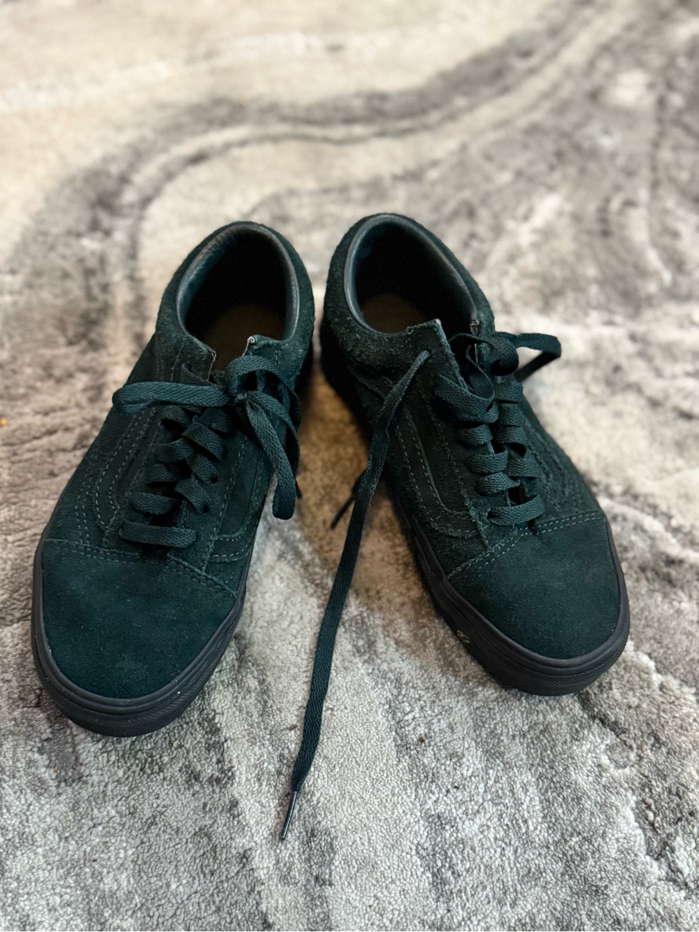 Vans Kids Suede Low-Top Sneakers in Dark Green
